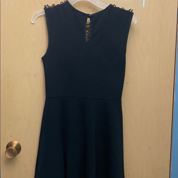 Black lace dress - Picture 3 of 4